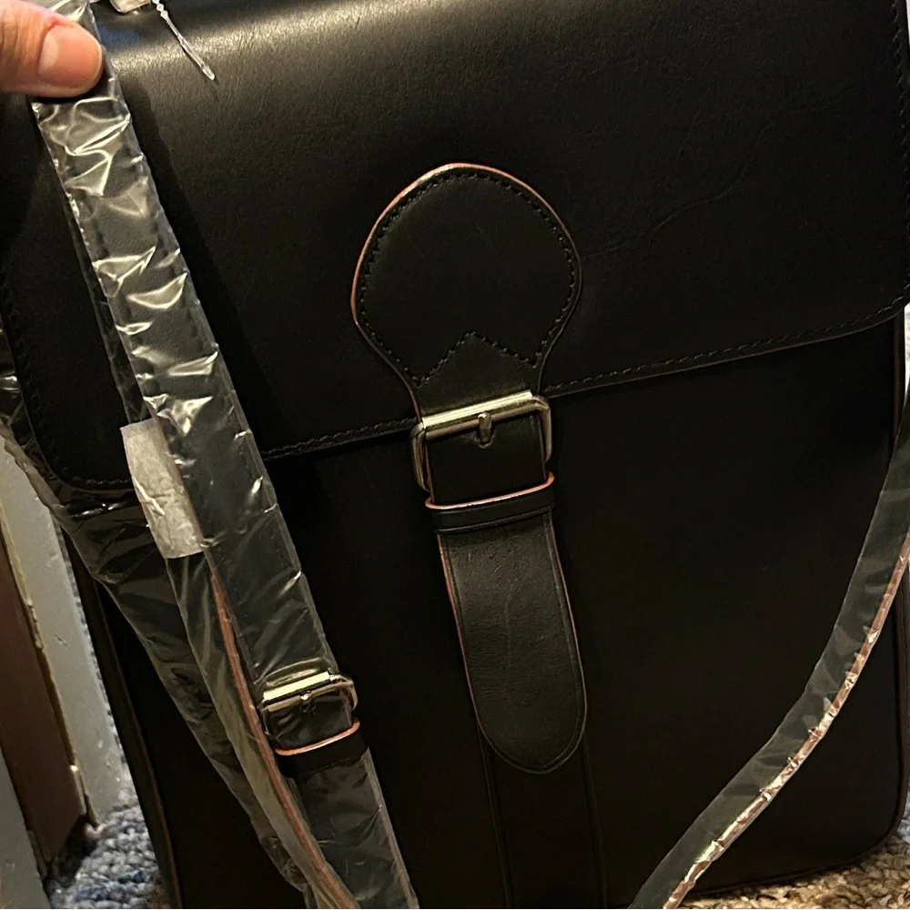 Levenger Black Tan Leather Wine Carrier Messenger Bag RARE NWT